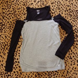 Split 59 Two Tone Cold Shoulder Top. Medium.